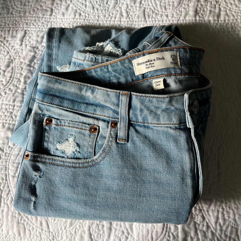 BRAND NEW Abercrombie Curve Love Mom Jeans